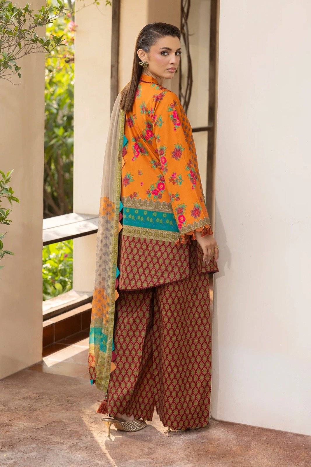 Radiant Citrus printed 3-Piece Lawn Suit - Image 4